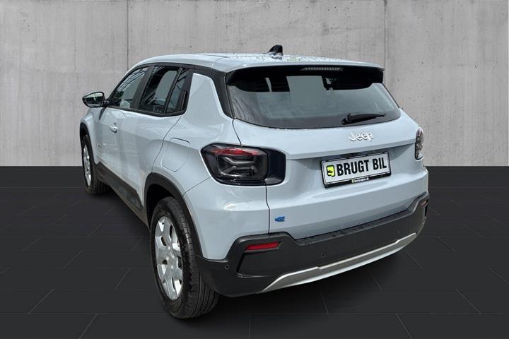 Grå Jeep Avenger fra 2025