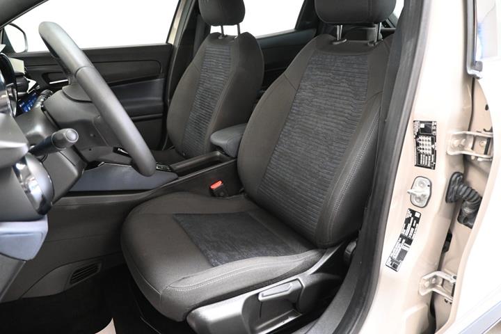 Beige Alfa Romeo Junior fra 2024