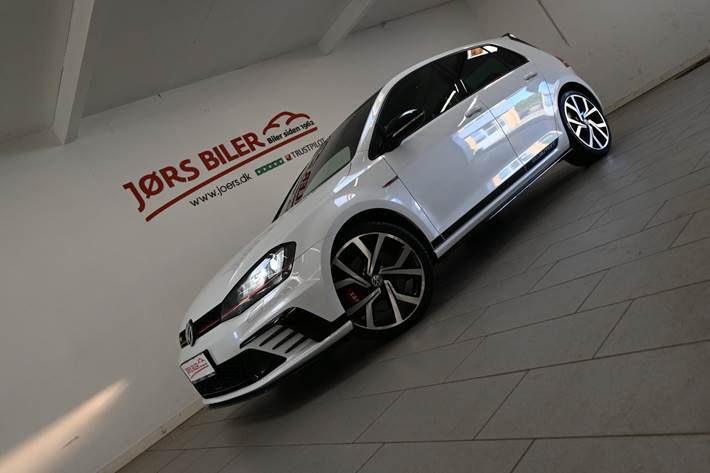 Hvid VW Golf VII fra 2017