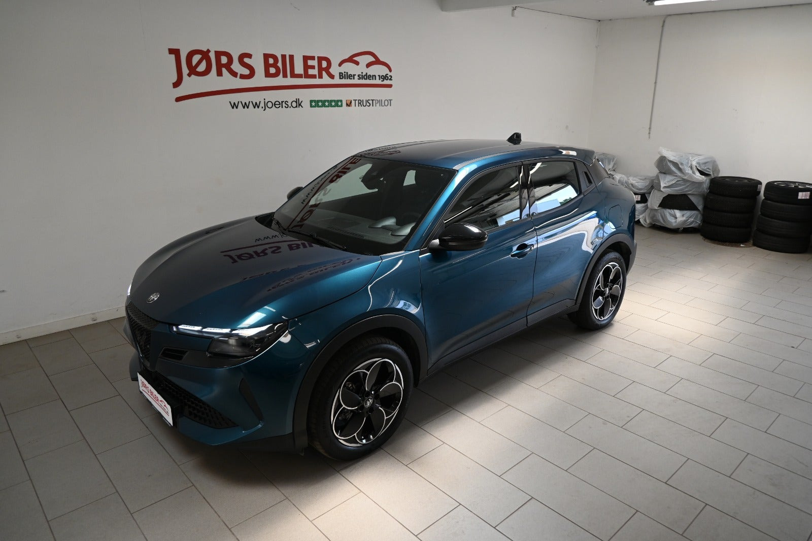 Blå Alfa Romeo Junior fra 2024