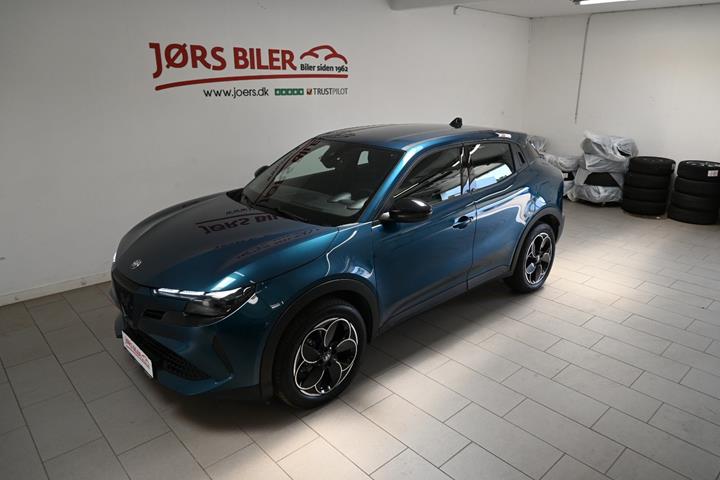 Blå Alfa Romeo Junior fra 2024