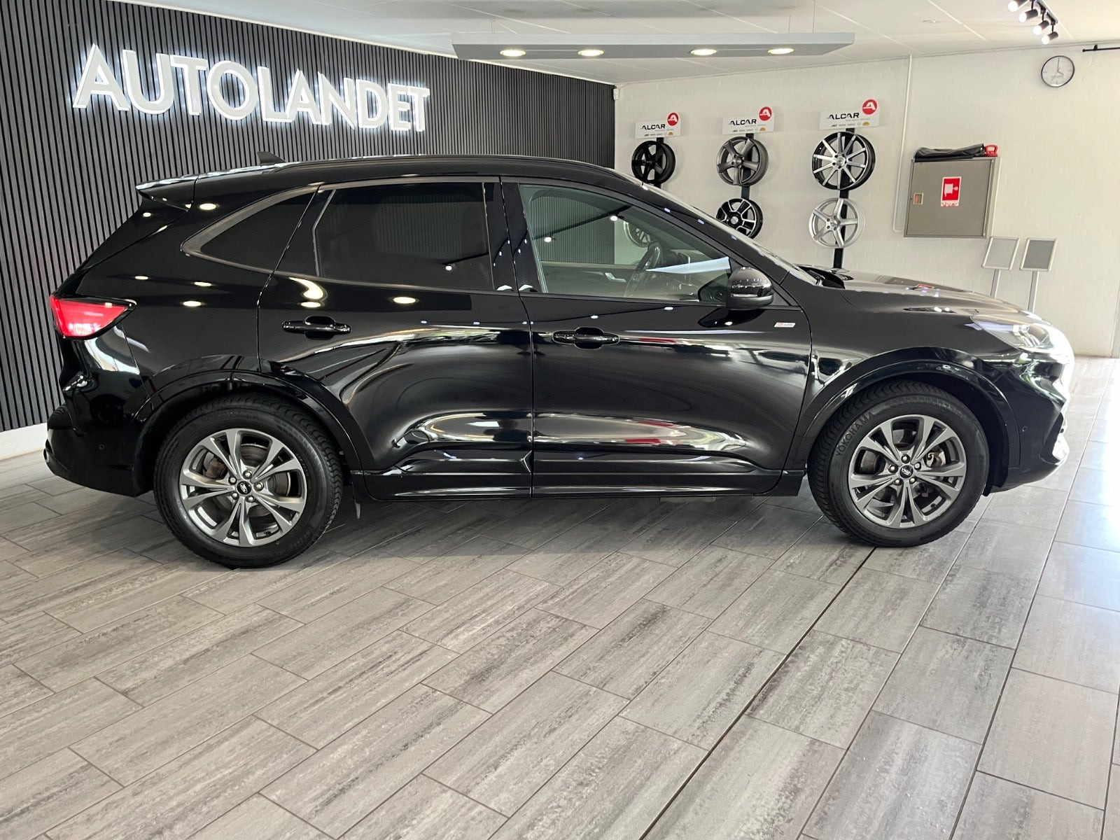 Sort Ford Kuga fra 2020