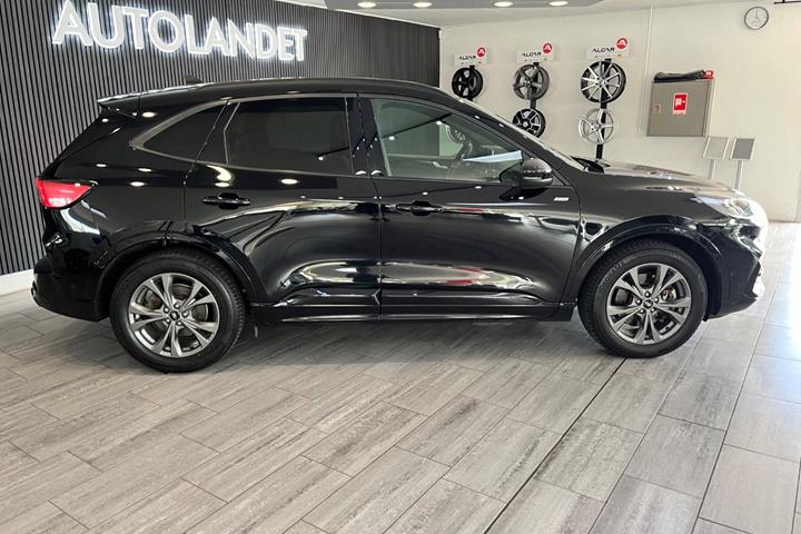 Sort Ford Kuga fra 2020