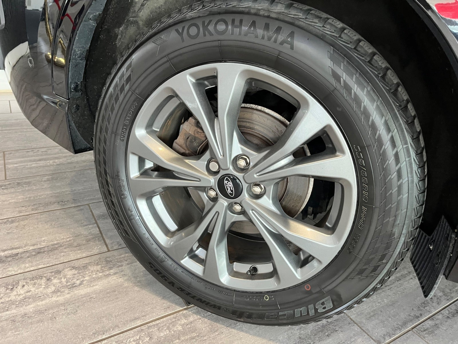 Sort Ford Kuga fra 2020