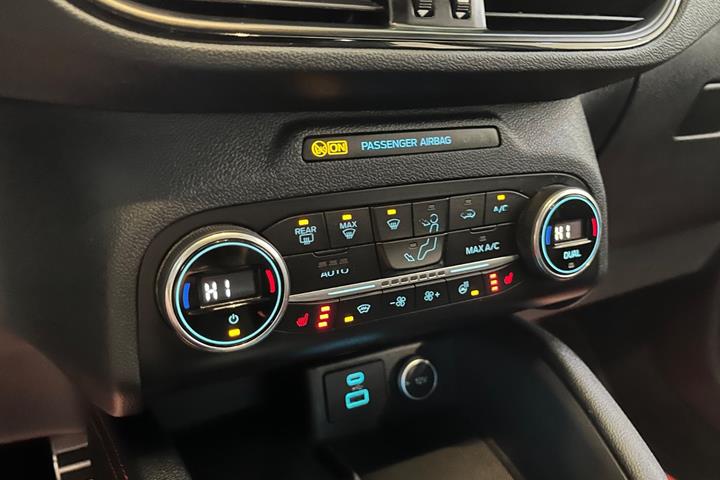 Sort Ford Kuga fra 2020
