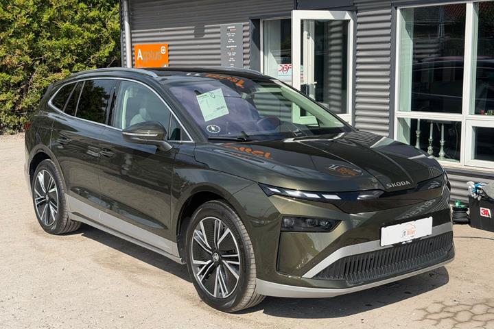 Grøn Skoda Enyaq fra 2026 set udefra