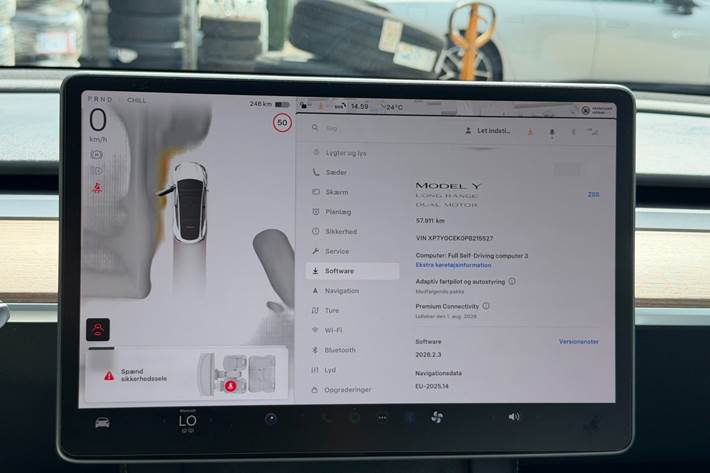 Hvid Tesla Model Y fra 2023