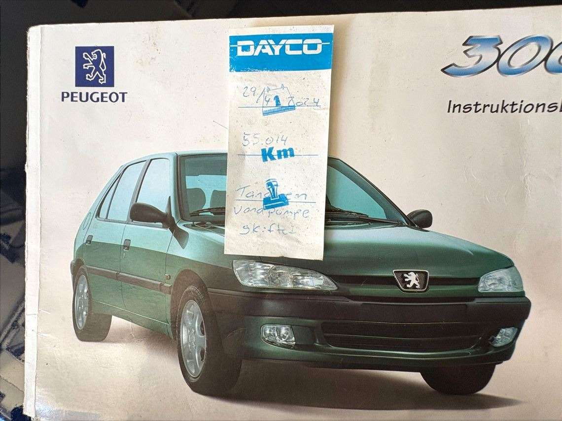 Blå Peugeot 306 fra 1998