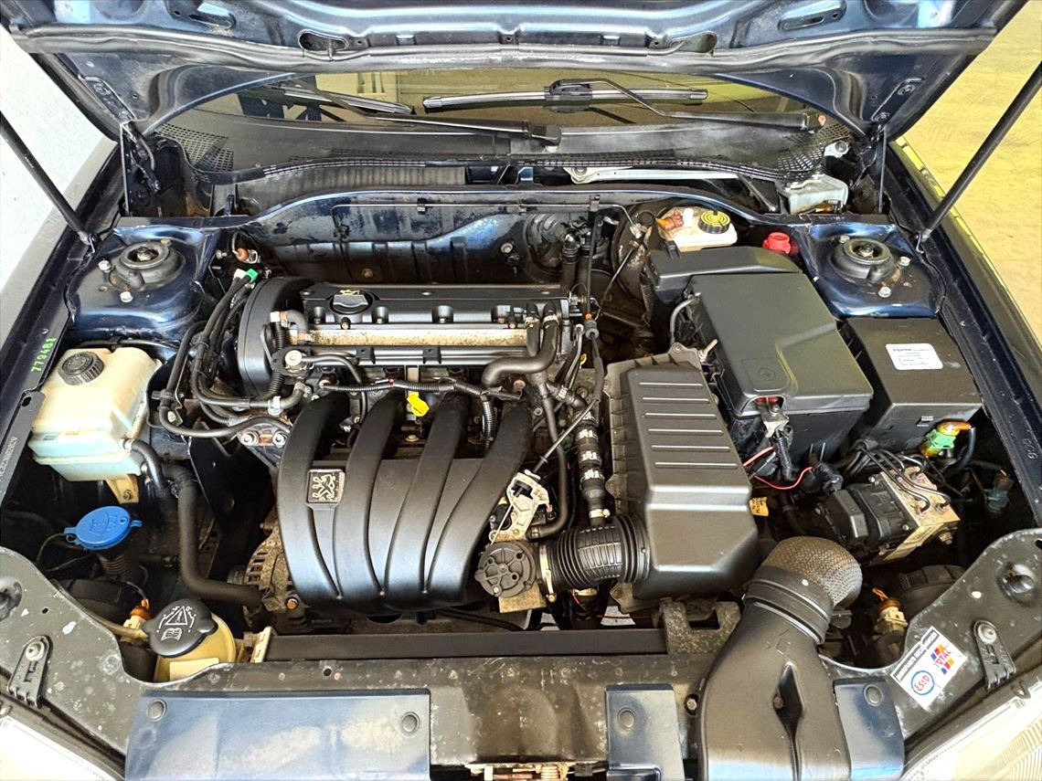 Blå Peugeot 306 fra 1998