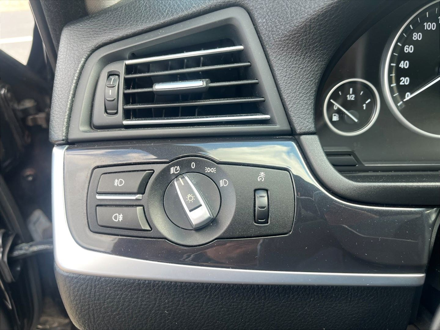 Sort BMW 520i fra 2013