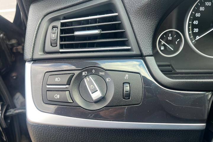 Sort BMW 520i fra 2013