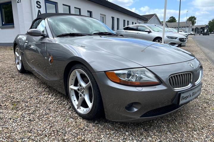 Grå BMW Z4 fra 2003