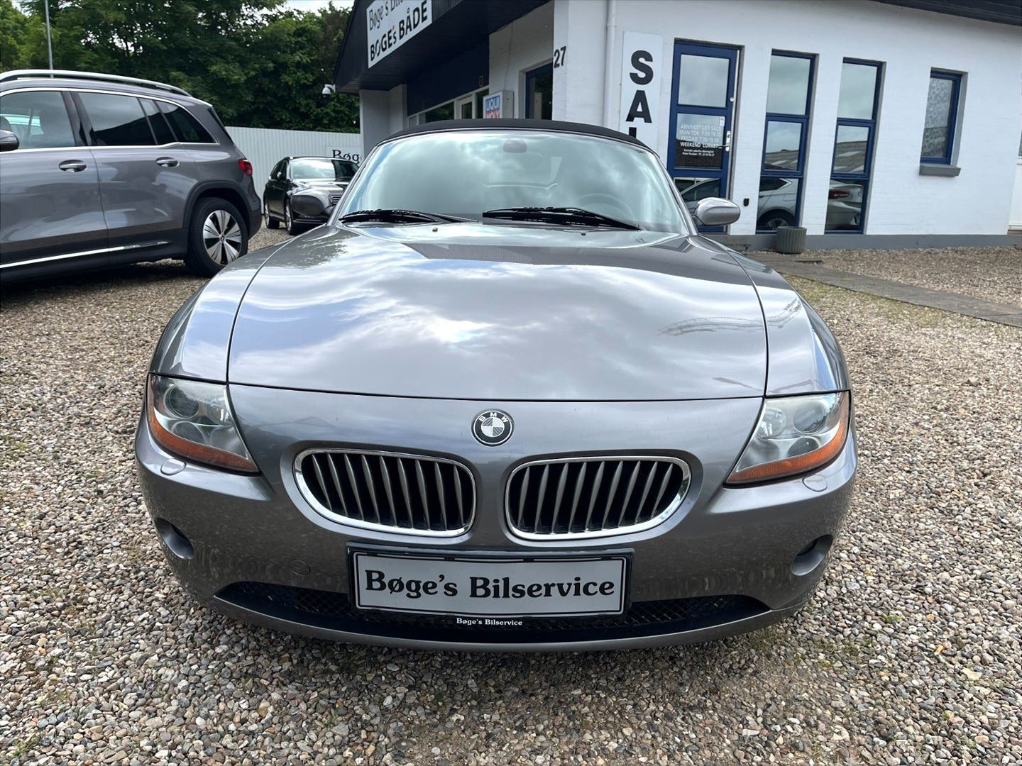 Grå BMW Z4 fra 2003
