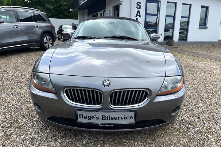 Grå BMW Z4 fra 2003