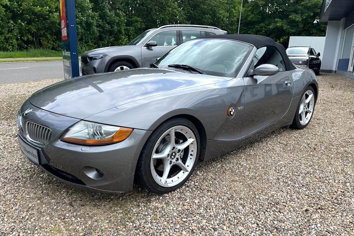 Grå BMW Z4 fra 2003