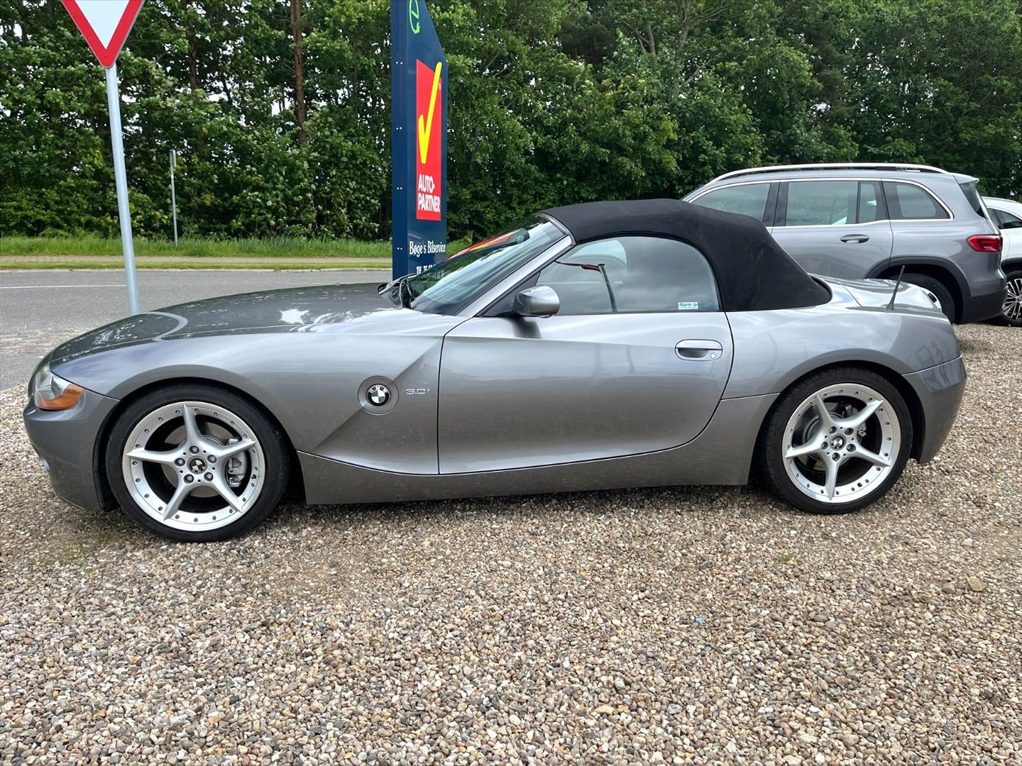 Grå BMW Z4 fra 2003