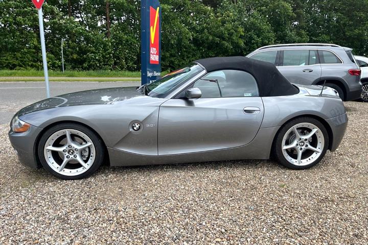 Grå BMW Z4 fra 2003