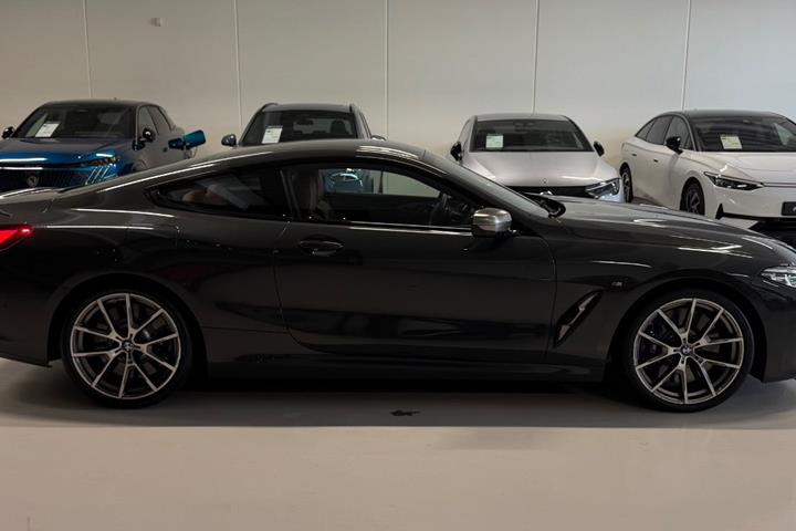 Sort BMW M850i fra 2019