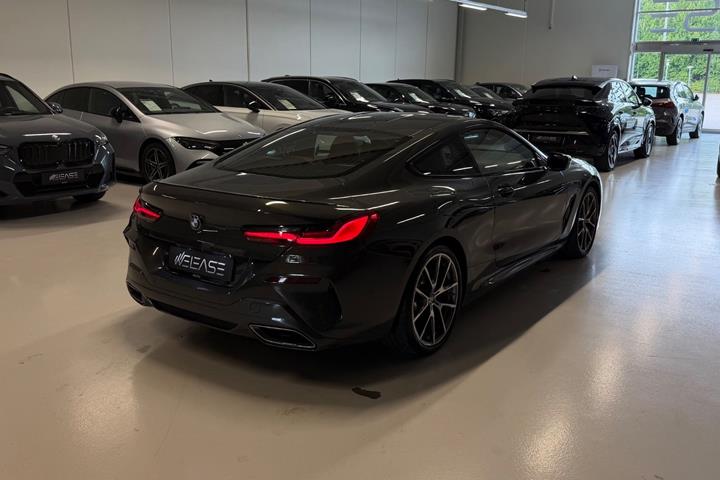 Sort BMW M850i fra 2019