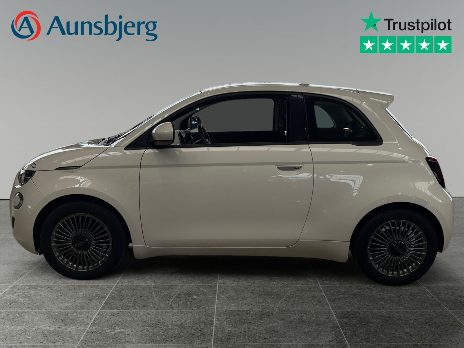 Grå Fiat 500e fra 2022