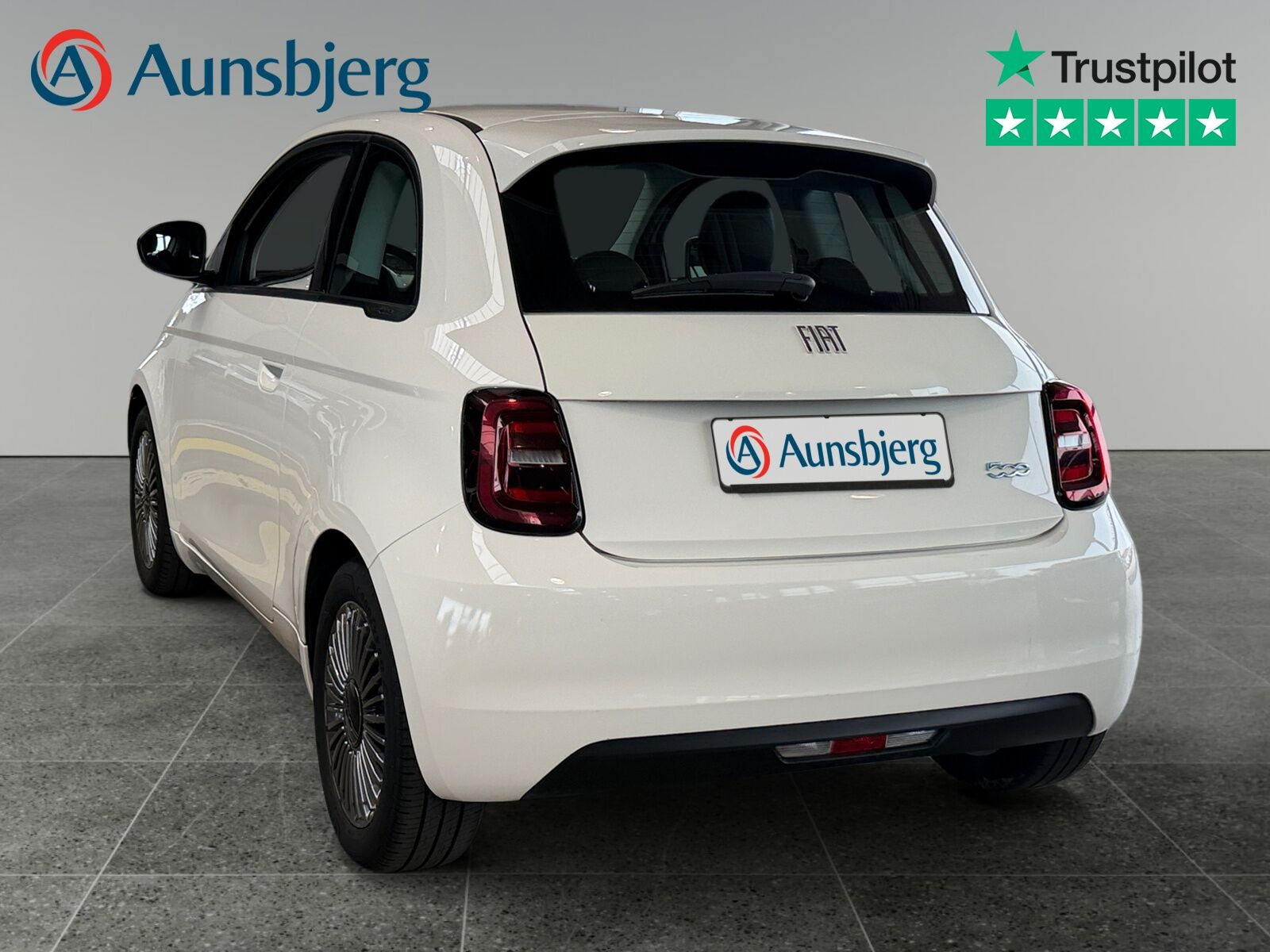 Grå Fiat 500e fra 2022
