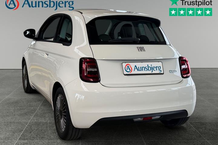 Grå Fiat 500e fra 2022