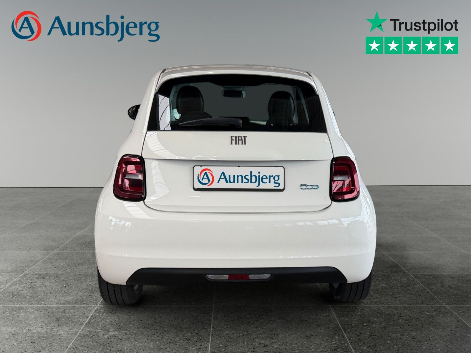 Grå Fiat 500e fra 2022