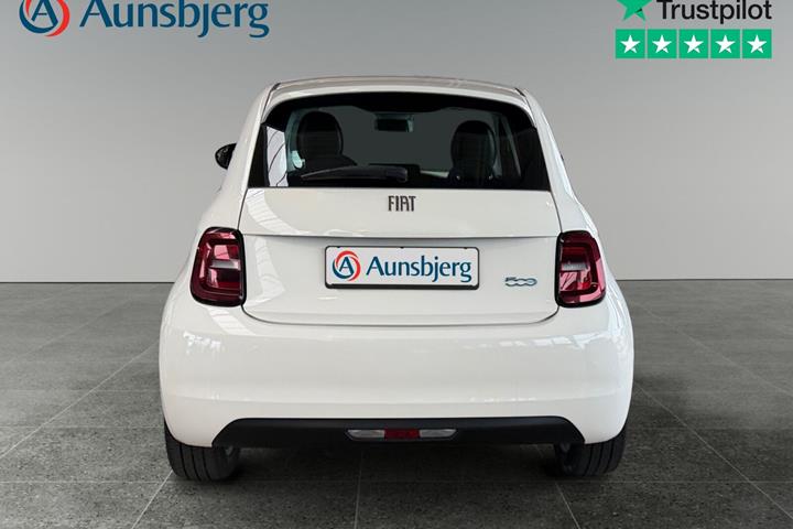 Grå Fiat 500e fra 2022