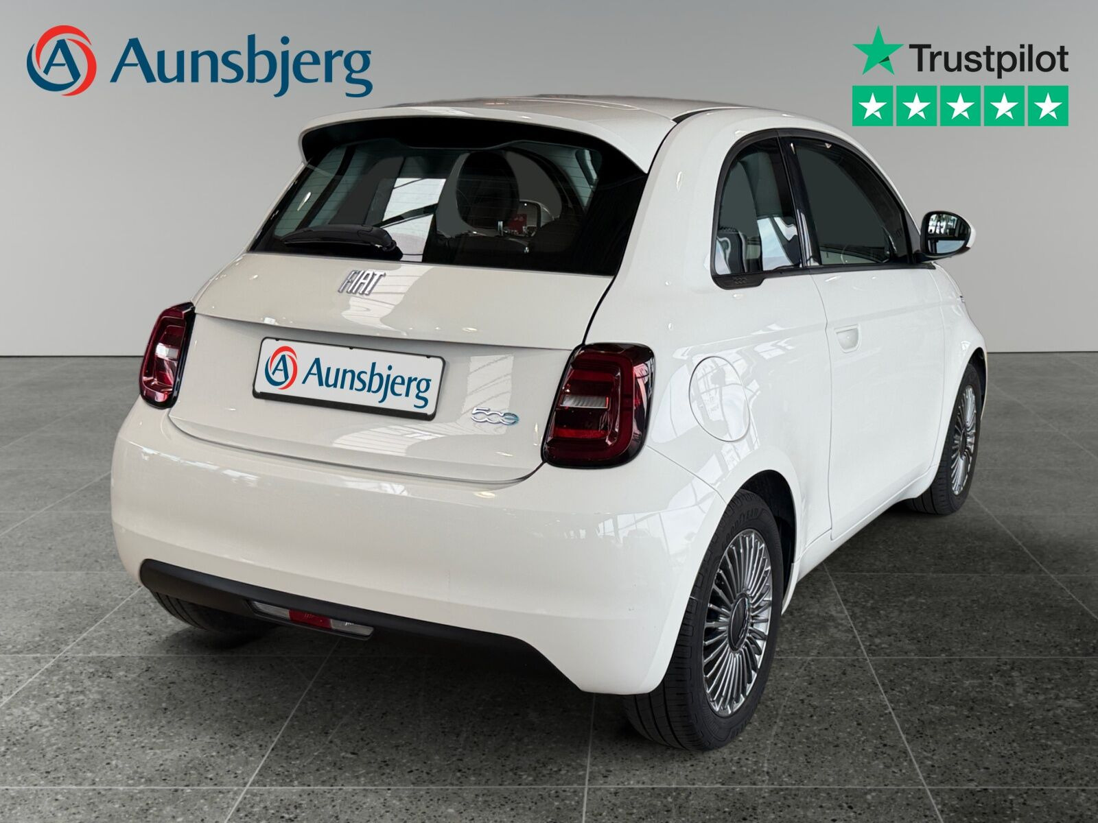Grå Fiat 500e fra 2022