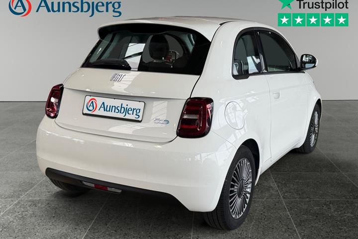 Grå Fiat 500e fra 2022