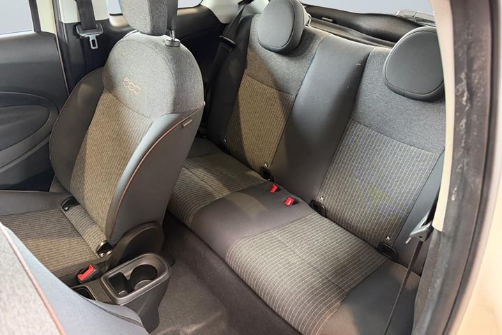 Grå Fiat 500e fra 2022
