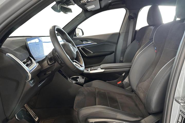 Grå BMW iX2 fra 2026
