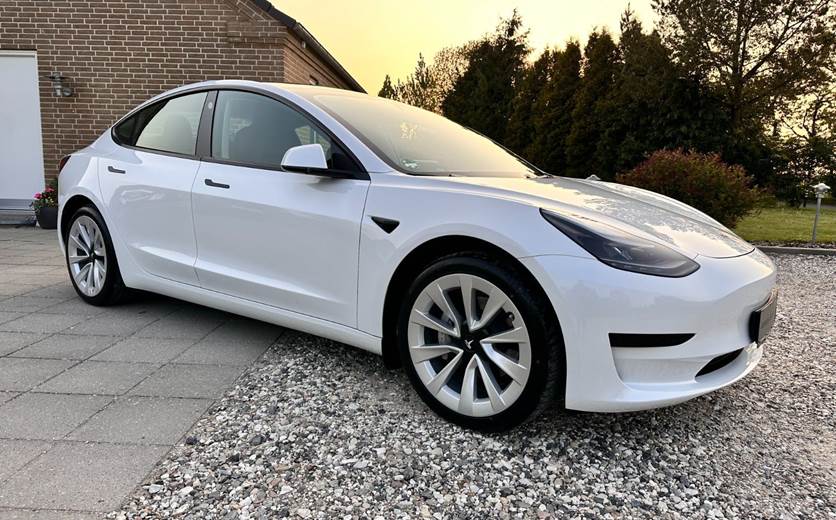 Tesla Model 3 RWD