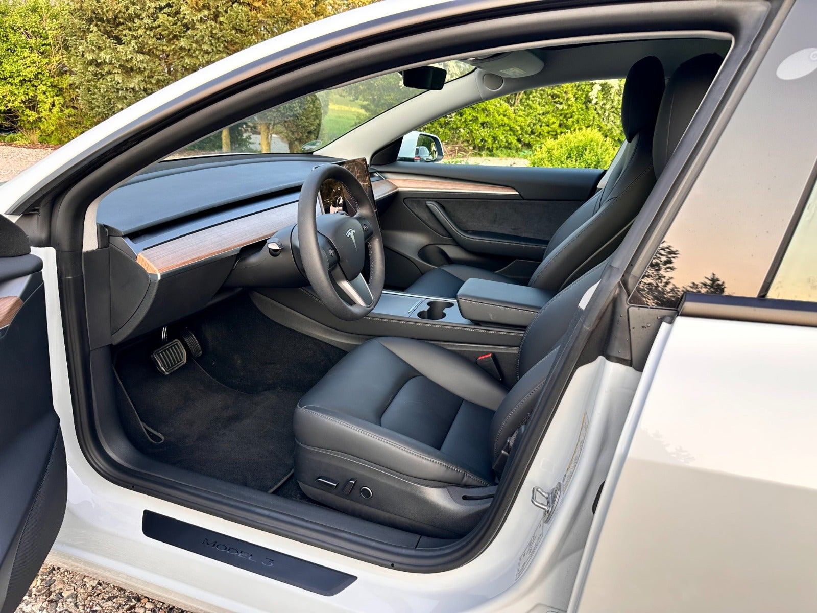 Hvid Tesla Model 3 fra 2022