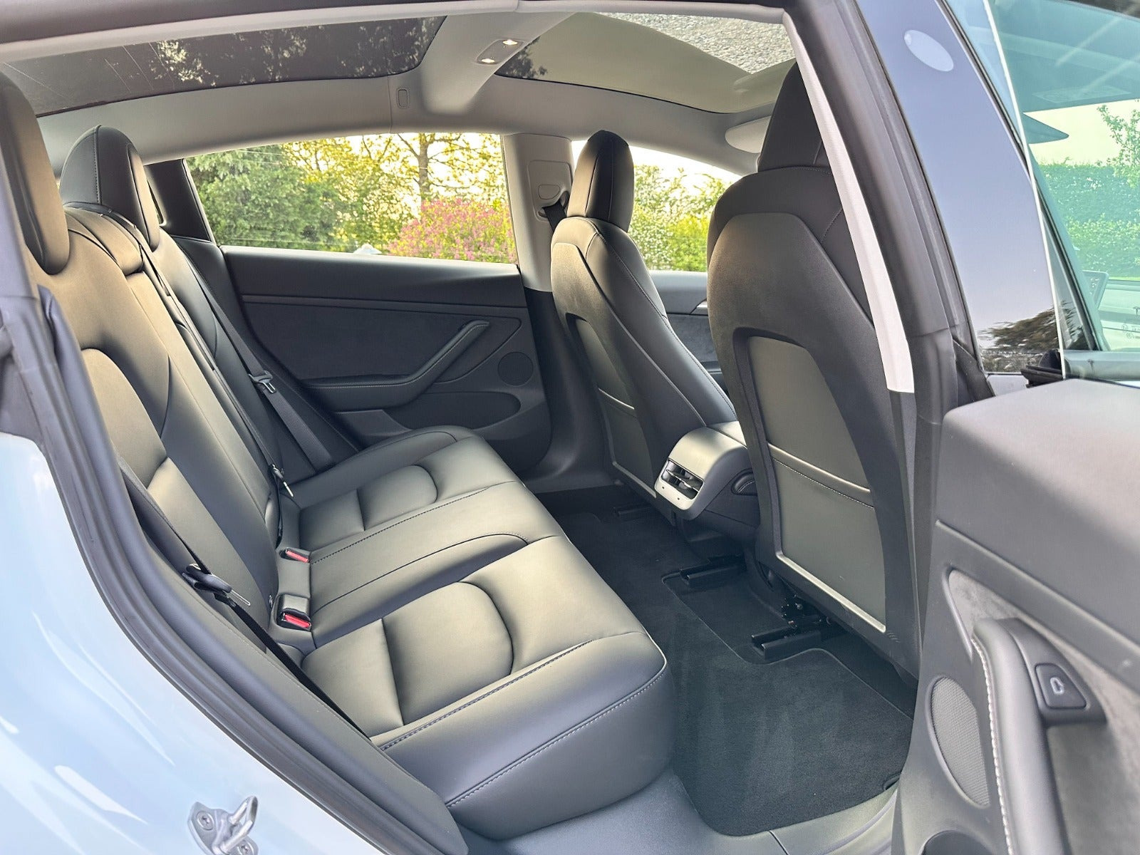 Hvid Tesla Model 3 fra 2022