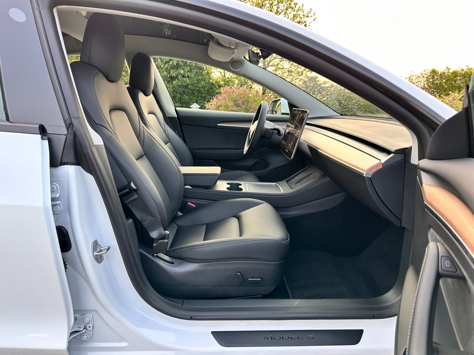 Hvid Tesla Model 3 fra 2022