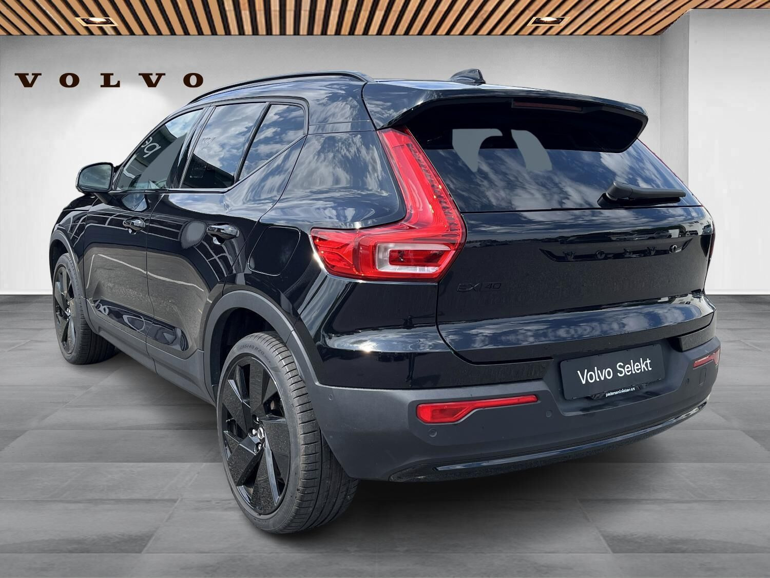 Sort Volvo EX40 fra 2024