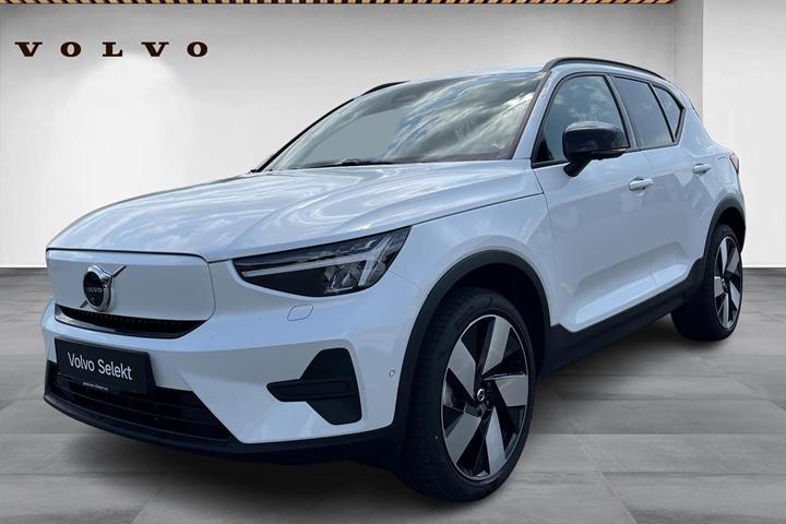 Hvid Volvo EX40 fra 2024 set udefra