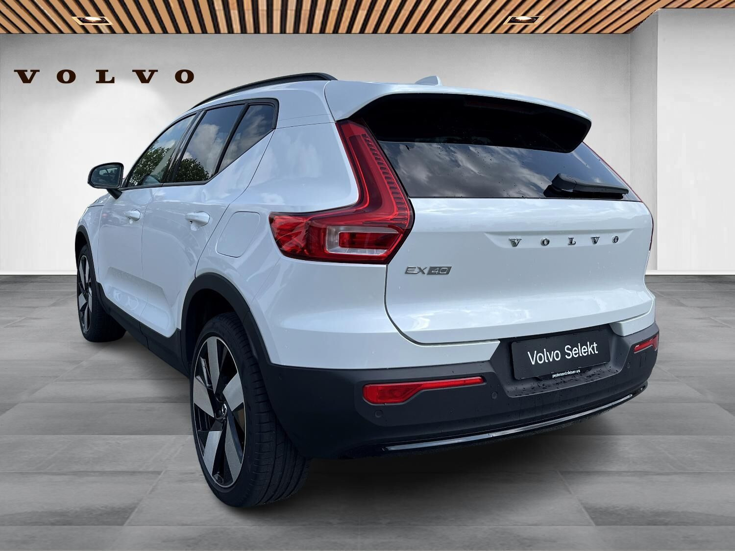 Hvid Volvo EX40 fra 2024