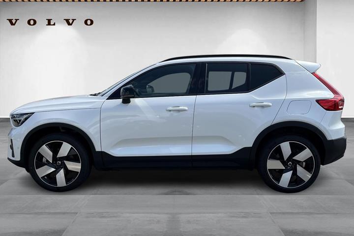 Hvid Volvo EX40 fra 2024