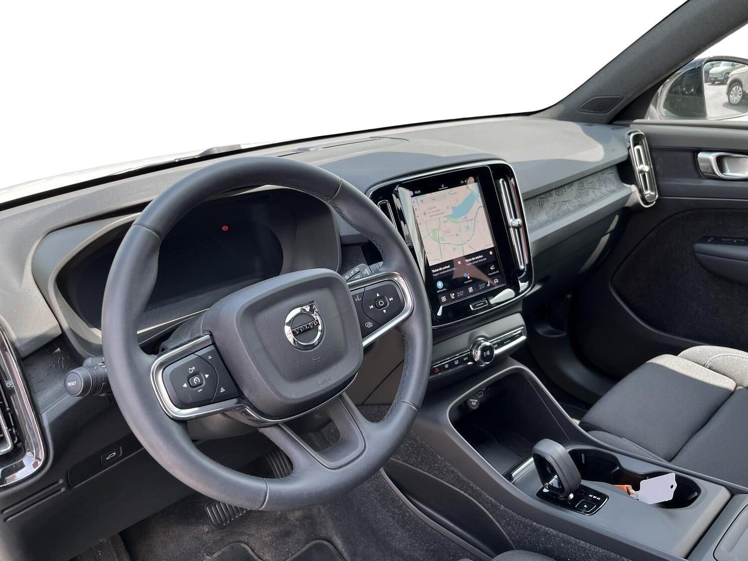 Hvid Volvo EX40 fra 2024