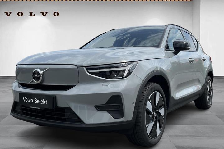 Grå Volvo EX40 fra 2024 set udefra