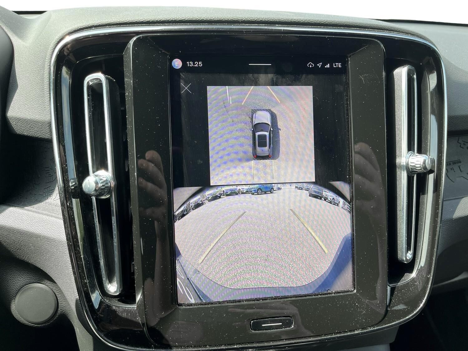 Grå Volvo EX40 fra 2024