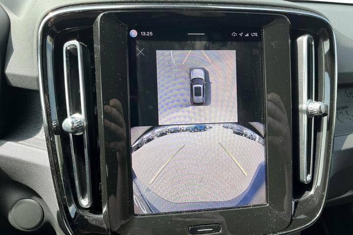 Grå Volvo EX40 fra 2024