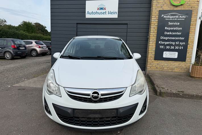 Hvid Opel Corsa fra 2012