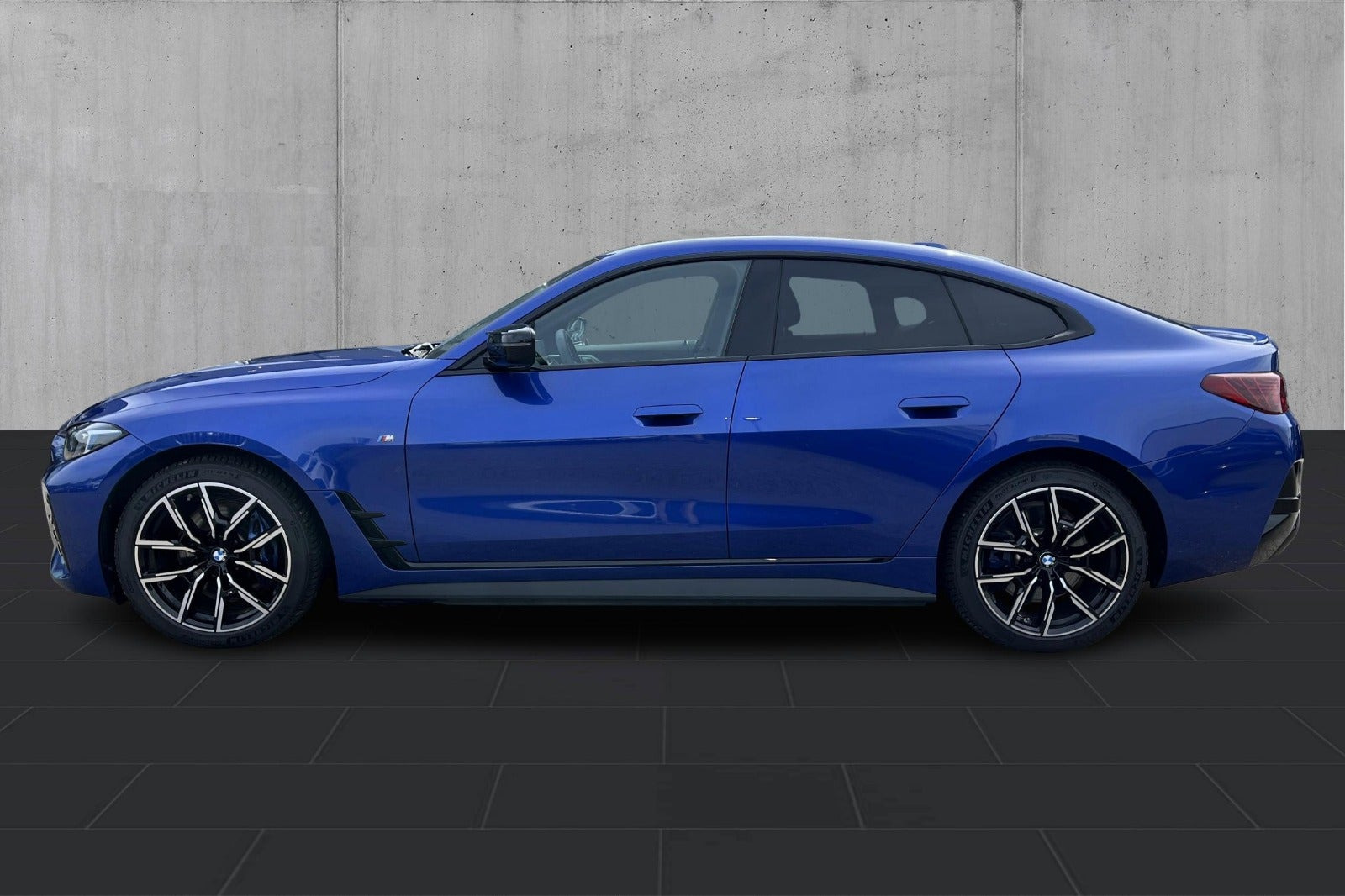 Blå BMW i4 fra 2026