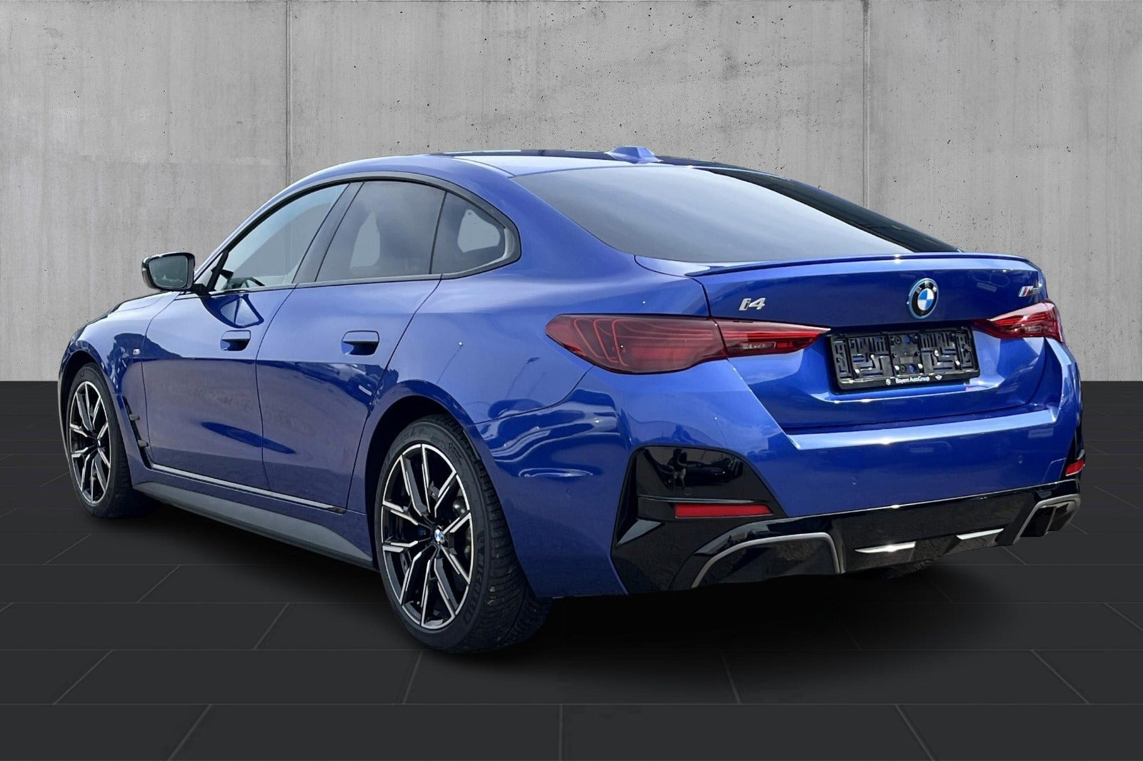 Blå BMW i4 fra 2026