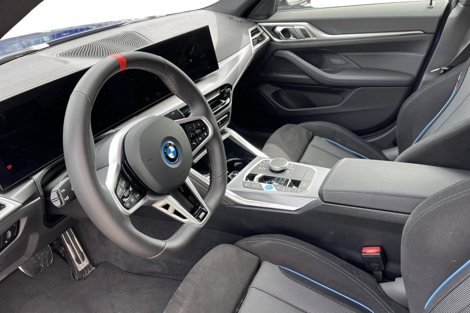 Blå BMW i4 fra 2026