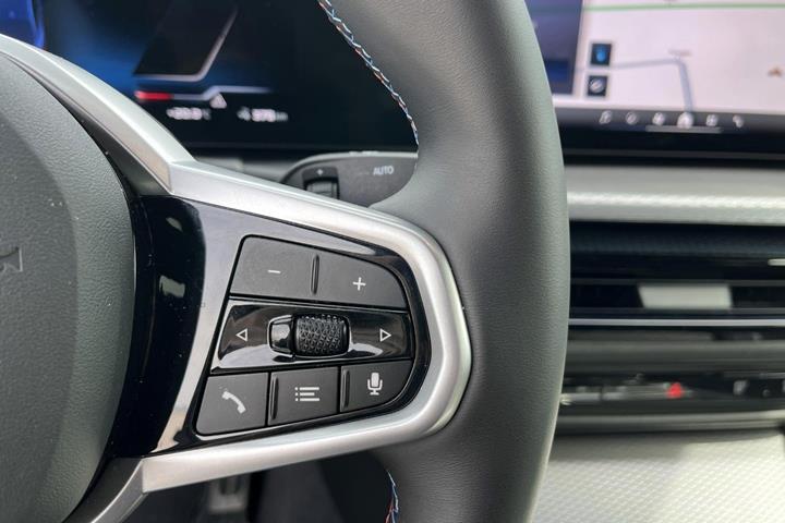 Blå BMW i4 fra 2026
