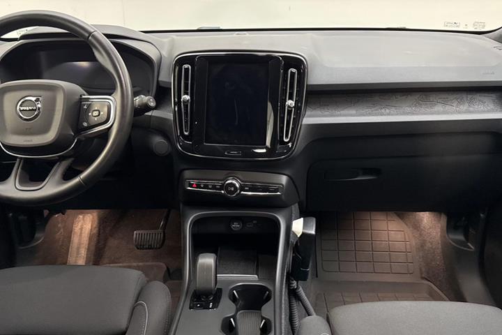 Sort Volvo EX40 fra 2025
